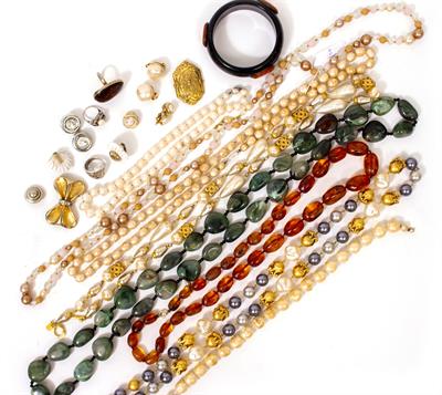 Lot 412 - A COLLECTION OF JEWELLERY AND COSTUME JEWELLERY