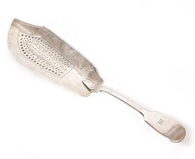 Lot 447 - A GEORGIAN SILVER FISH SLICE