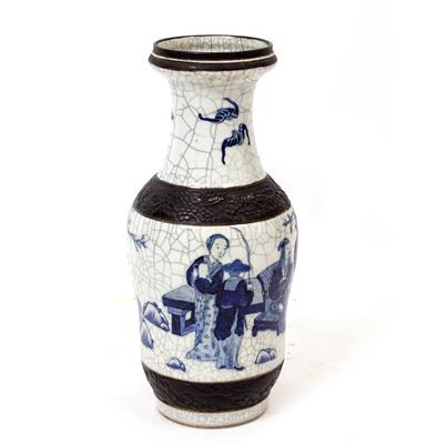 Lot 454 - A LATE 19TH CENTURY CHINESE CRACKLE GLAZED BLUE AND WHITE VASE