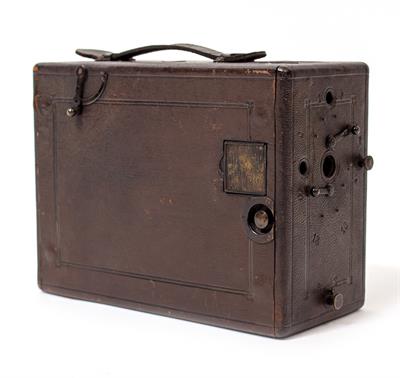 Lot 471 - THE MELTON' HALF PLATE BOX CAMERA