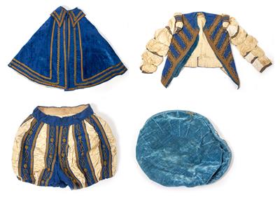 Lot 476 - A CHILD'S TUDOR COSTUME