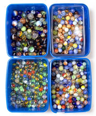 Lot 510 - A COLLECTION OF ANTIQUE AND LATER GLASS MARBLES