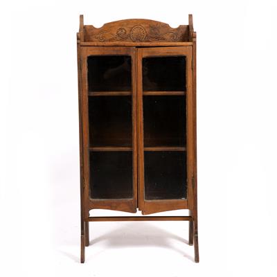 Lot 525 - AN EARLY 20TH CENTURY OAK CAPTAIN'S FOLDING CABINET