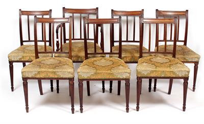 Lot 532 - A SET OF SEVEN GEORGIAN STYLE MAHOGANY DINING CHAIRS