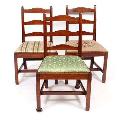 Lot 551 - A SET OF THREE 19TH CENTURY MAHOGANY LADDER BACK DINING CHAIRS