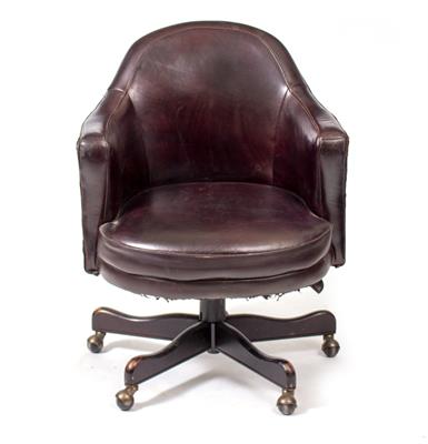 Lot 586 - A DARK RED LEATHER UPHOLSTERED SWIVELLING ARMCHAIR