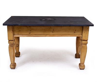 Lot 614 - A RECTANGULAR SIDE TABLE