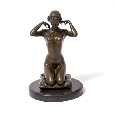 Lot 632 - A BRONZE FIGURE OF A FEMALE NUDE