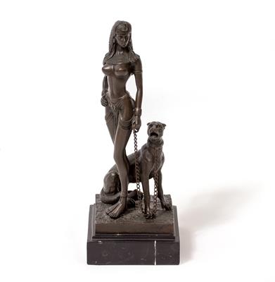 Lot 636 - A BRONZE FIGURE OF A SCANTILY CLAD EGYPTIANESQUE FEMALE