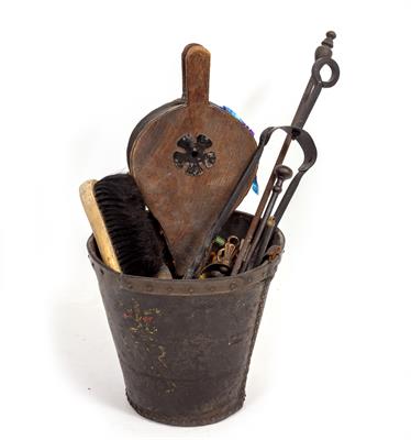 Lot 657 - A VICTORIAN LEATHER FIRE BUCKET