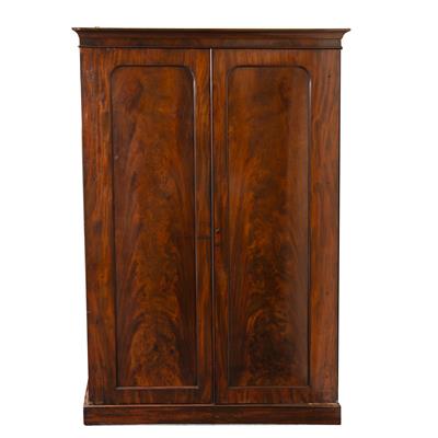 Lot 662 - A VICTORIAN MAHOGANY WARDROBE