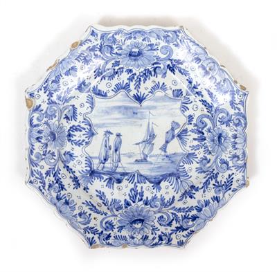 Lot 666 - A DUTCH DELFT OCTAGONAL SHAPED DISH