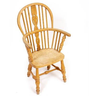 Lot 696 - A CHILD'S WINDSOR CHAIR