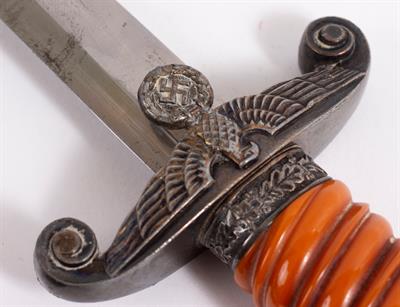 Lot 157 - A WORLD WAR II GERMAN ARMY OFFICER'S DAGGER