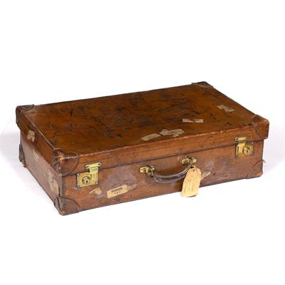 Lot 5 - LATE 19TH / EARLY 20TH CENTURY LEATHER SUITCASE with brass fittings