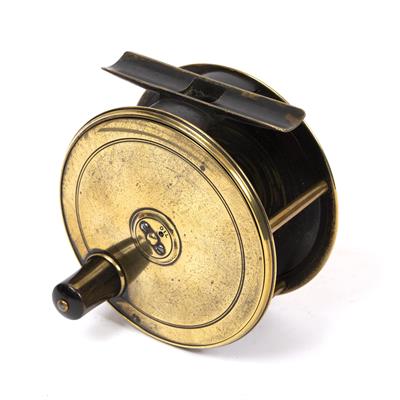 Lot 84 - A 19TH CENTURY BRASS FARLOW PATENT LEVER FISHING REEL with horn winder