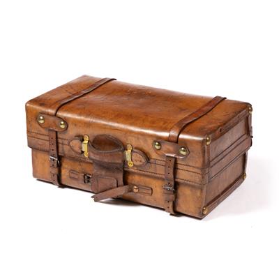 Lot 123 - A LATE 19TH CENTURY / EARLY 20TH CENTURY LEATHER TRAVELLING TRUNK the interior with divider and