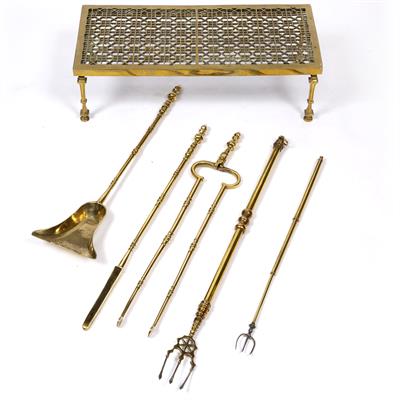 Lot 173 - A 19TH CENTURY BRASS RECTANGULAR TRIVET