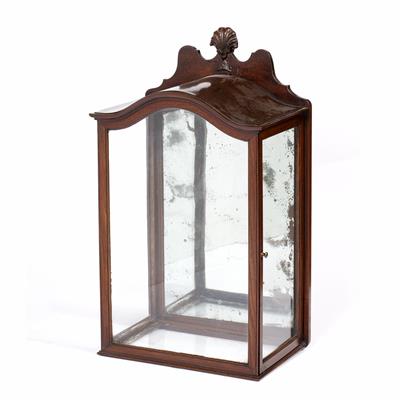 Lot 176 - A MAHOGANY SMALL DISPLAY CABINET