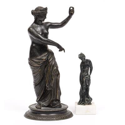 Lot 230 - A 19TH CENTURY GRAND TOUR BRONZE FIGURE of Venus