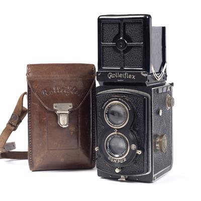 Lot 302 - A ROLLEIFLEX COMPUR TWIN LENS CAMERA No. 457214