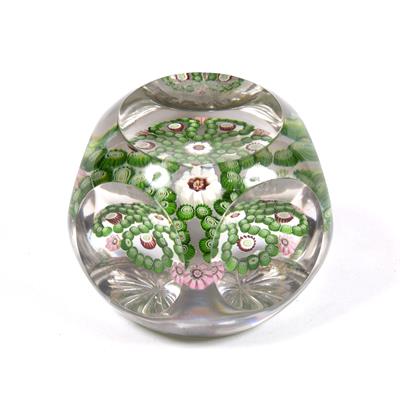 Lot 305 - A MILLEFIORI PAPERWEIGHT of Baccarat type