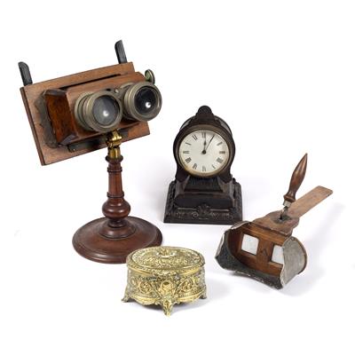 Lot 355 - A MID VICTORIAN WALNUT STEREOSCOPIC VIEWER