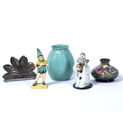 Lot 233 - Collection of ceramics to include