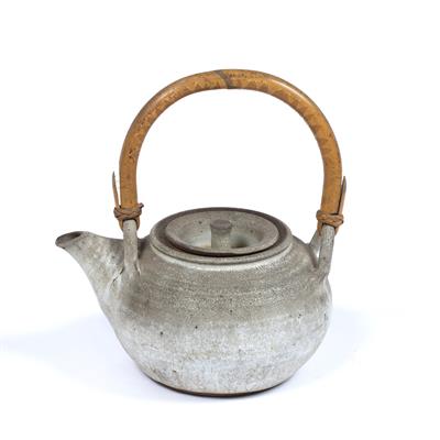 Lot 292 - Studio pottery teapot