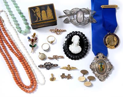 Lot 376 - Collection of jewellery to include