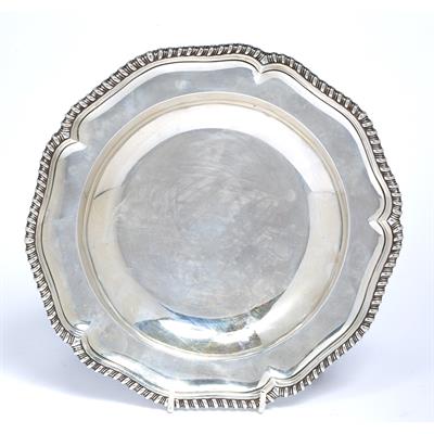 Lot 383 - Georgian silver dish