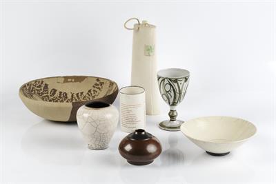 Lot 212 - Collection of studio pottery to include