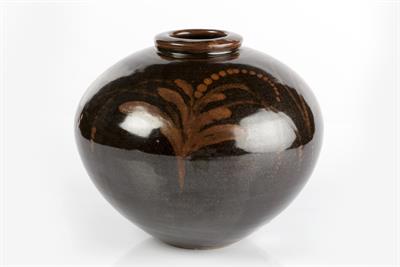 Lot 261 - David Leach (1911-2005)