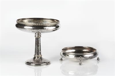 Lot 307 - Arts and Crafts tazza