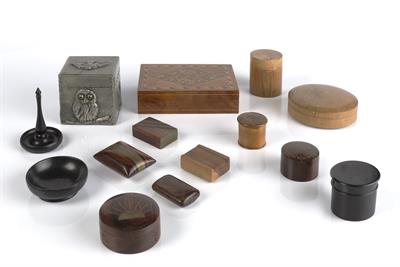 Lot 317 - Collection of treen to include