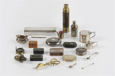 Lot 332 - Collection of silver and bijouterie to include