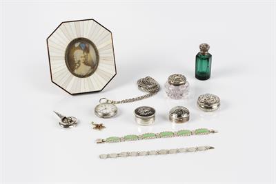 Lot 333 - Collection of silver to include
