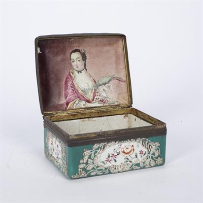 Lot 5 - Enamel lidded box