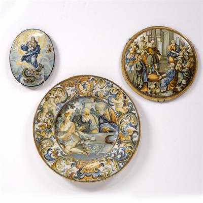 Lot 12 - Italian Maiolica dish