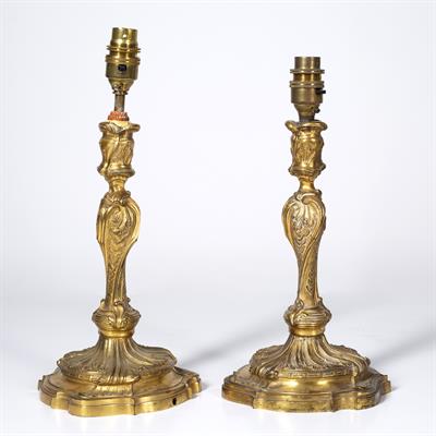 Lot 88 - Pair of contemporary Rococo style gilt metal table lamps