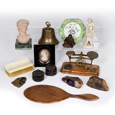 Lot 117 - Collection of pieces to include