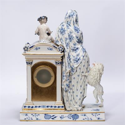 Lot 200 - Meissen porcelain cased mantel clock