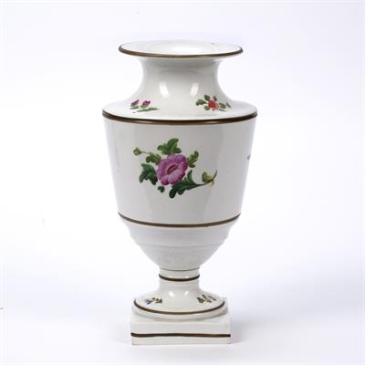 Lot 236 - Early Coalport vase