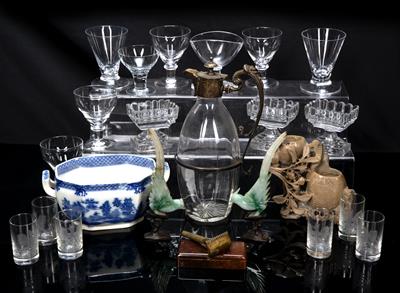 Lot 240 - Group of glass and other pieces