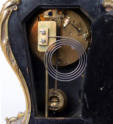 Lot 291 - Red tortoiseshell and Boulle mantel clock