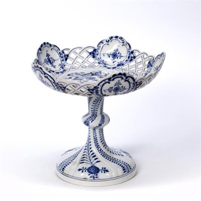 Lot 292 - Meissen porcelain tazza or comport