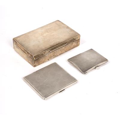 Lot 317 - Silver cigarette box