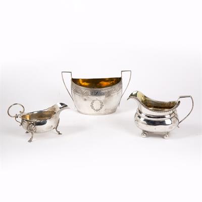 Lot 318 - Silver twin handled sucrier