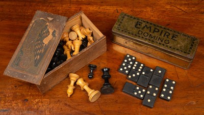 Lot 117 - A set of early 20th century Chessmen pieces,...