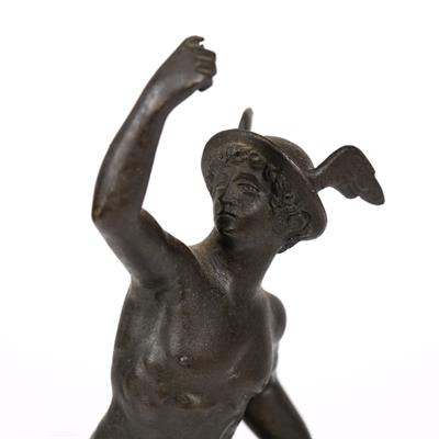 Lot 56 - A SMALL ANTIQUE BRONZE SCULPTURE OF MERCURY